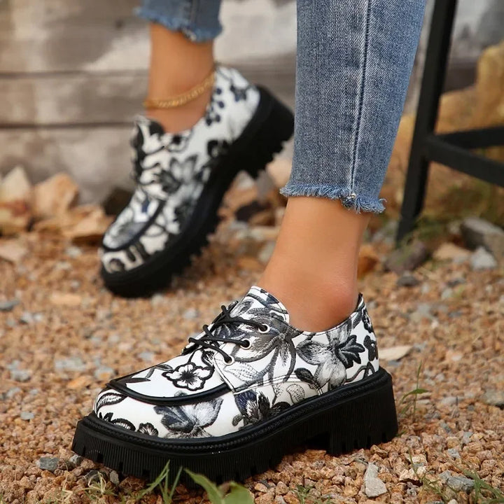 Sandra - Elegant Retro Moccasins