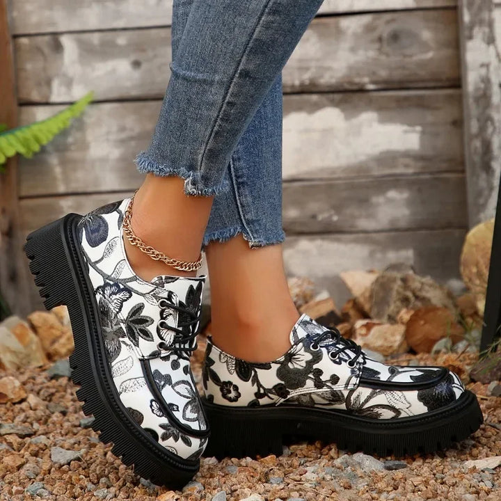 Sandra - Elegant Retro Moccasins