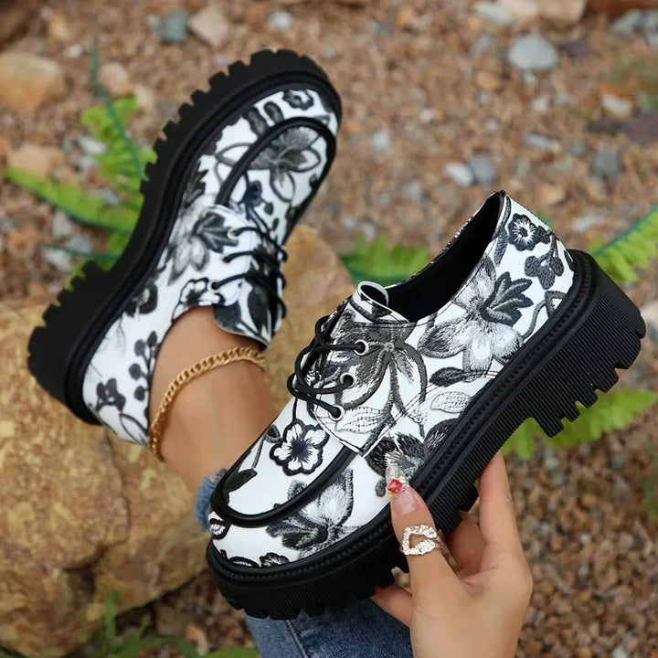 Sandra - Elegant Retro Moccasins